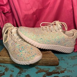 Women's size 7 1/2 tennis shoes lots of sparkle bye forever